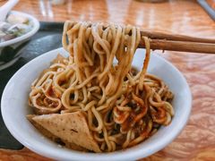-松树干拌面店