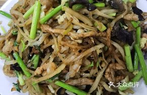 Garlic Shoot Wood Ear Stir-Fried Pancake