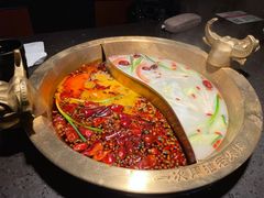 特色鸳鸯锅-锅说大脸毛肚重庆老火锅(佐阾店)