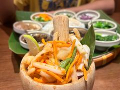 云南傣味舂鸡脚-银米·云南传统过桥米线(双廊黑金冠店)