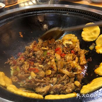 点的大份的三个人吃不完打包回去还能在吃一顿！