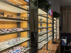 -优医视平价眼镜蔡司依视路折扣工厂店(十里堡店)