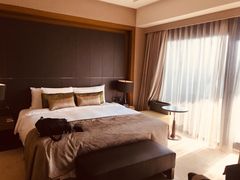 -上海滴水湖皇冠假日酒店