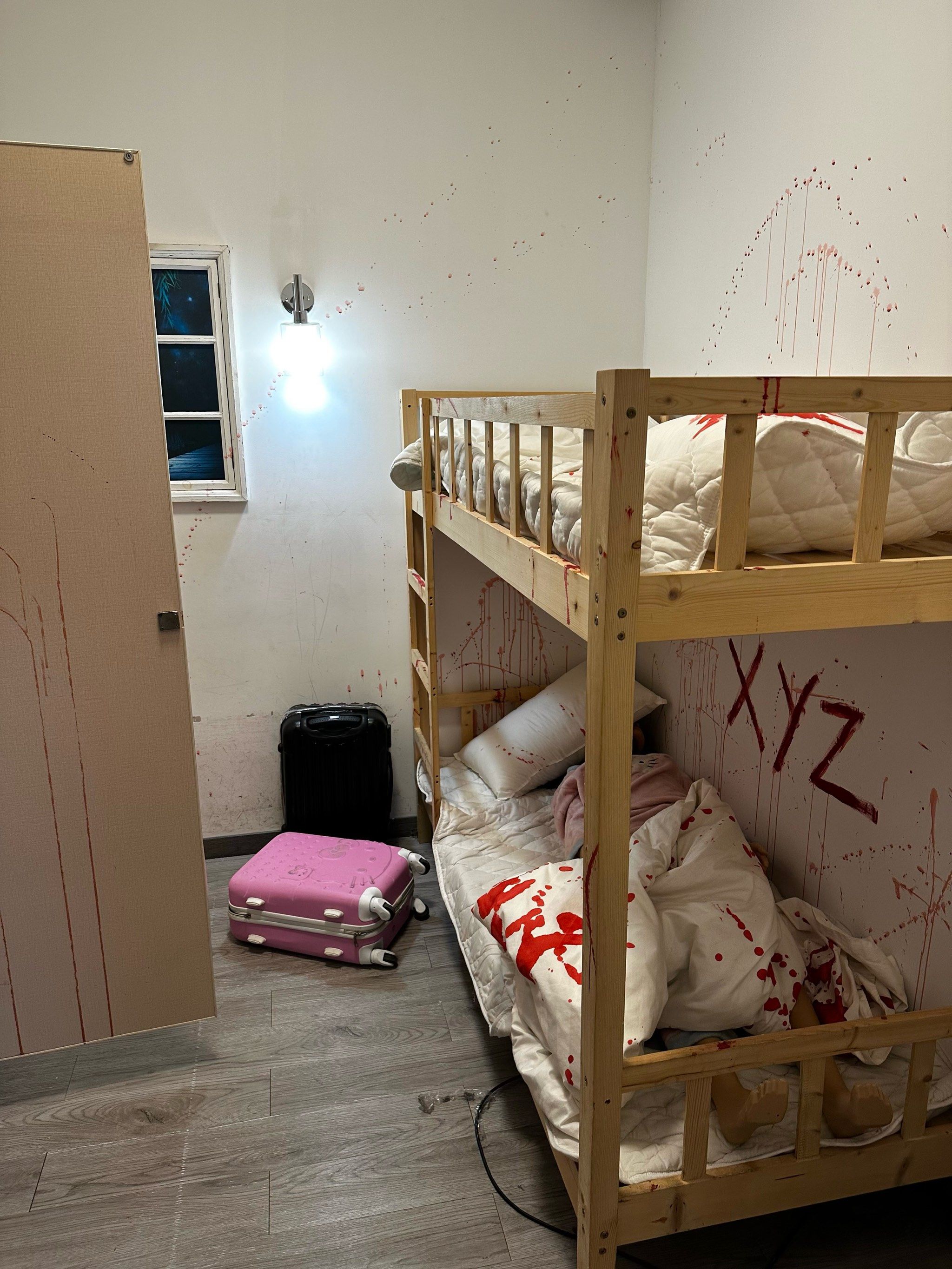 推开门目睹命案现场[衰]