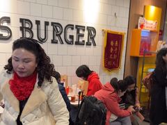 -麦当劳(上海虹桥站30B检票口楼上)