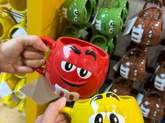 -m豆巧克力世界(上海世茂广场店)