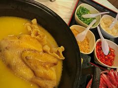 -鲜入围煮花胶鸡海鲜火锅