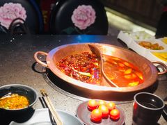 特色鸳鸯番茄锅-锅说大脸毛肚重庆老火锅(佐阾店)