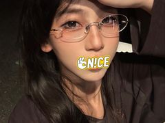 -三目眼镜·蔡司视觉合作店(青浦宝龙店)