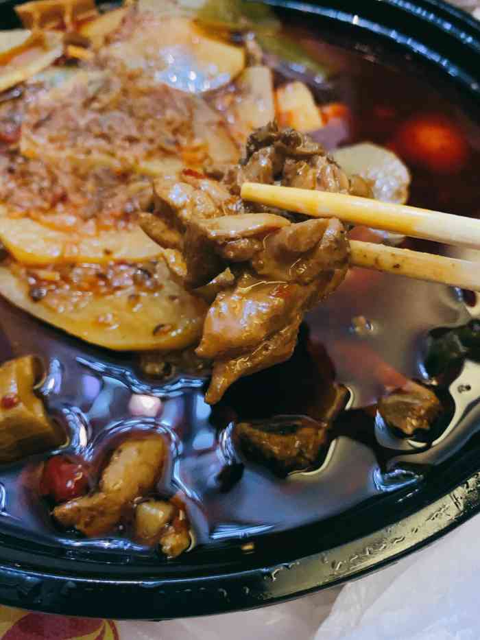 佘记全家福芋儿鸡(戛纳店)-"和朋友专门去吃的,鸡的味道很一般,完全赶