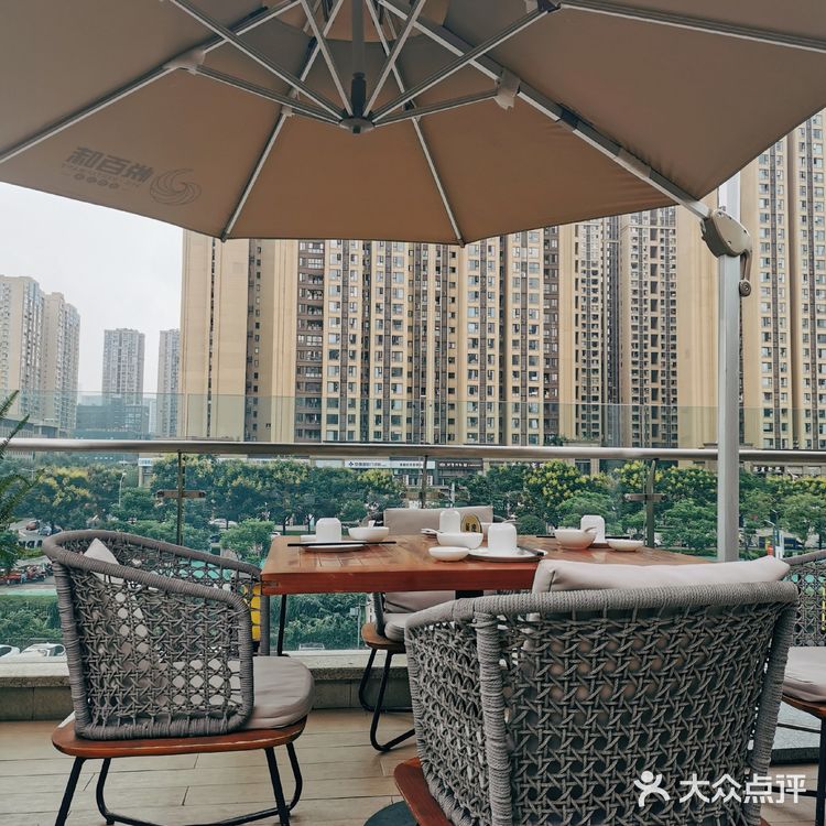 露天景观台吃川菜,有点意思😎