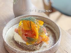 华夫饼配水波蛋烟熏三文鱼-BOR Eatery(安福路店)