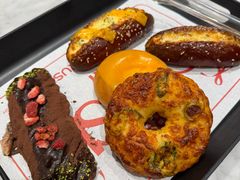 -HOT CRUSH趁热集合·现烤面包(上海环球港店)