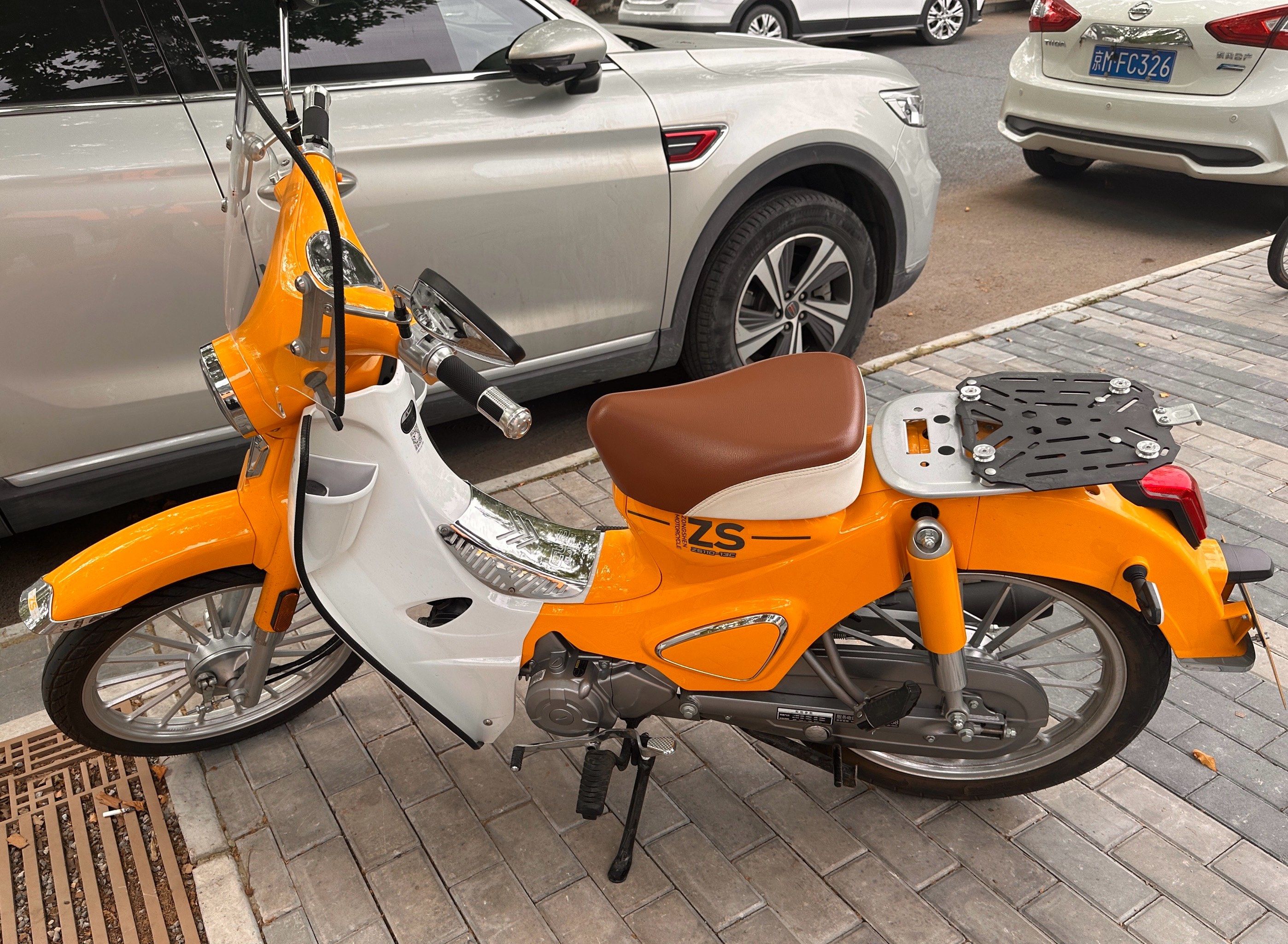 简约时尚的轻骑小摩托