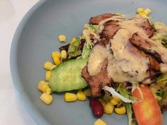 烟熏A级鸭胸配牛油果彩豆沙拉-天空花园餐吧·生日·团建(南山店)