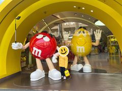 -m豆巧克力世界(上海世茂广场店)