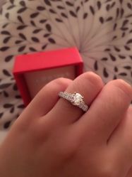 -威德钻石-克拉钻大本营(南京东路店)