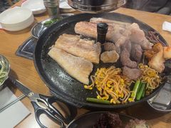 -江南猪肉商会无限续吃(弘大店)
