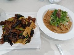 焦溜肥肠-巢香扣肉馆