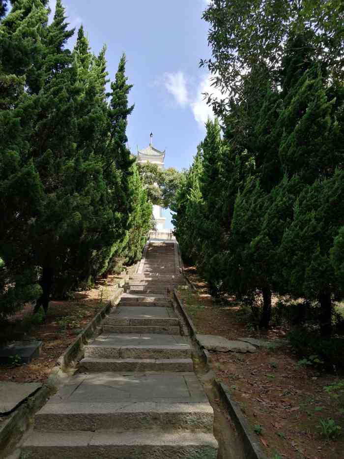 海山公园-"定海城区最大的公园,初一还是非常热闹.吃.