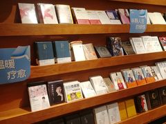 -名创优品(中原万达2F店)