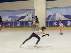 -正佳冰河湾真冰滑冰场