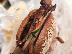 烧饼夹肉-护国寺小吃(东四店)