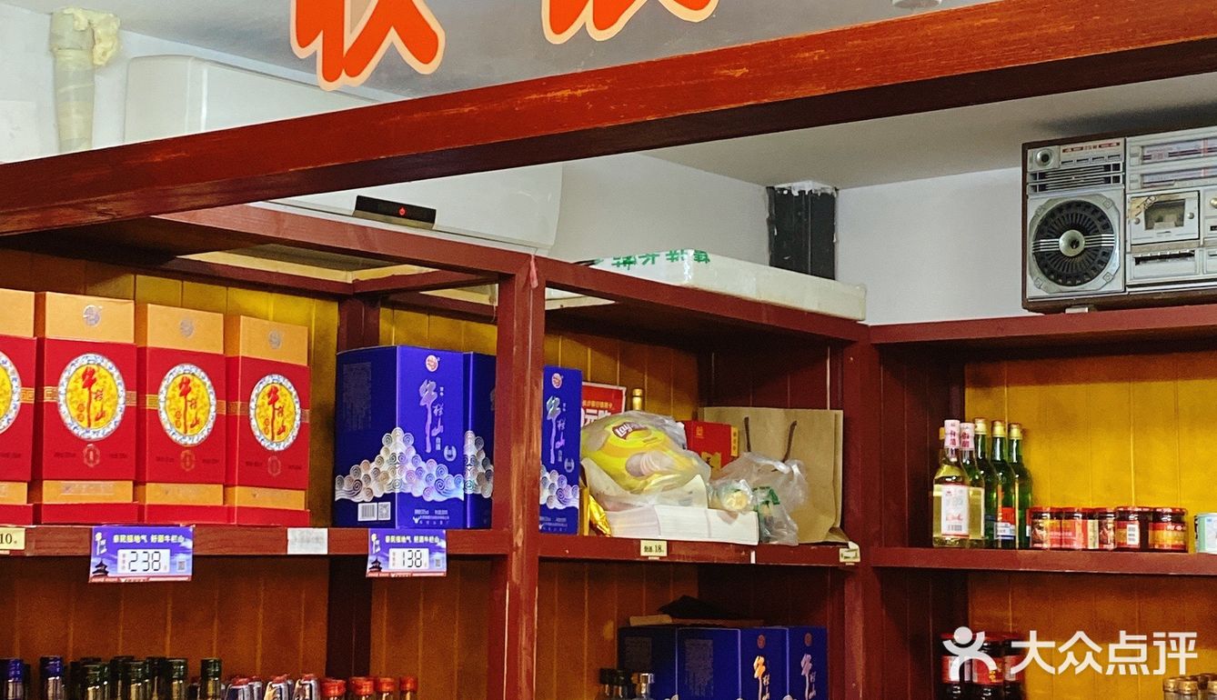 鲁哥饭店富兴店在繁华的商业mall复刻出当年三角花园文运街巷