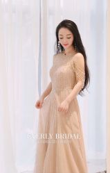 -现代经典婚纱摄影