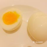 丽人脱袄，移步餐厅露台，如同置身巴黎小酒馆