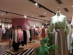 -王府井百货熙地港店