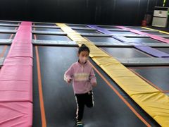 -嘿哟动霸CHUA·新潮玩运动娱乐中心·蹦床滑冰团建乐园