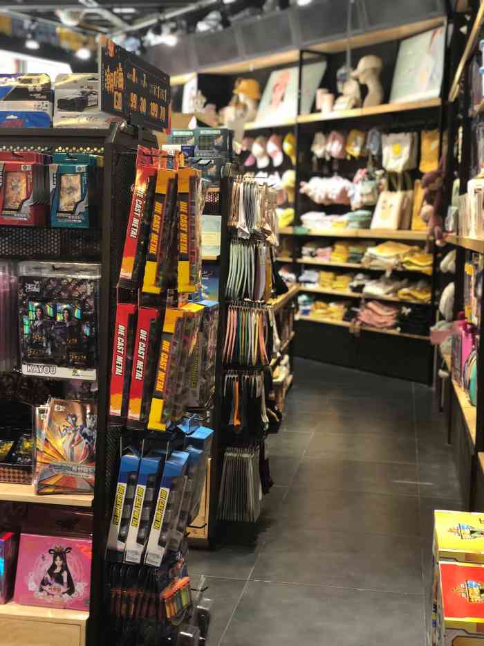 潮品挚尚创意潮品生活馆(新邻天地店)-"位于桃浦新村地铁站对面的商店