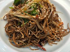 京葱拌黑豆腐丝-味+新京宴·烤鸭·北京菜(创意谷店)