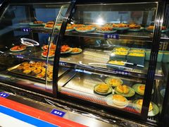 面包甜点陈列柜-蚝英雄鲜蚝自助专门店(长楹天街直营店)
