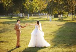 -雪中彩影婚纱摄影·微光艺术中心