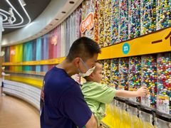 -m豆巧克力世界(上海世茂广场店)