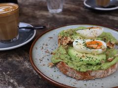 牛油果煮蛋吐司-RAC BAR(安福路店)