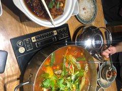 -野山舂·贵州现舂酸汤火锅(鸿通城店)