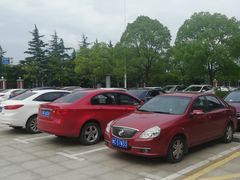 -房地产交易中心-停车场