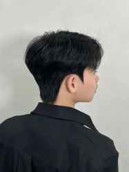 -一家只做男发烫染的店