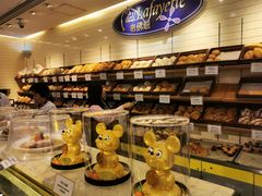 面包甜点陈列柜-老佛爷饼店