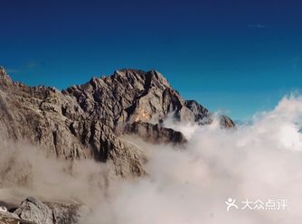 今天坐完索道 一口气上了4680m 路上听师傅说了一