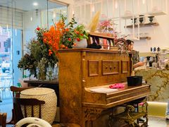-FLOVIE FLORIST CAFE