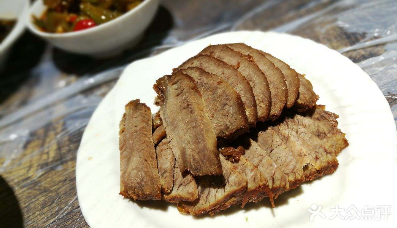 对于重口味的我来说，觉得少了点啥！藕片吃在嘴里太生了