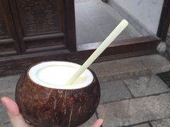 -志龙皇冠吃货椰子铺