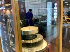 -呷佬·长沙手工米粉(金沙江路店)