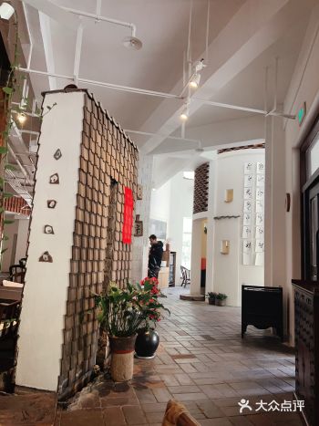 花迹在南京市区的总店，之前去过无想山酒店，娃就觉得那