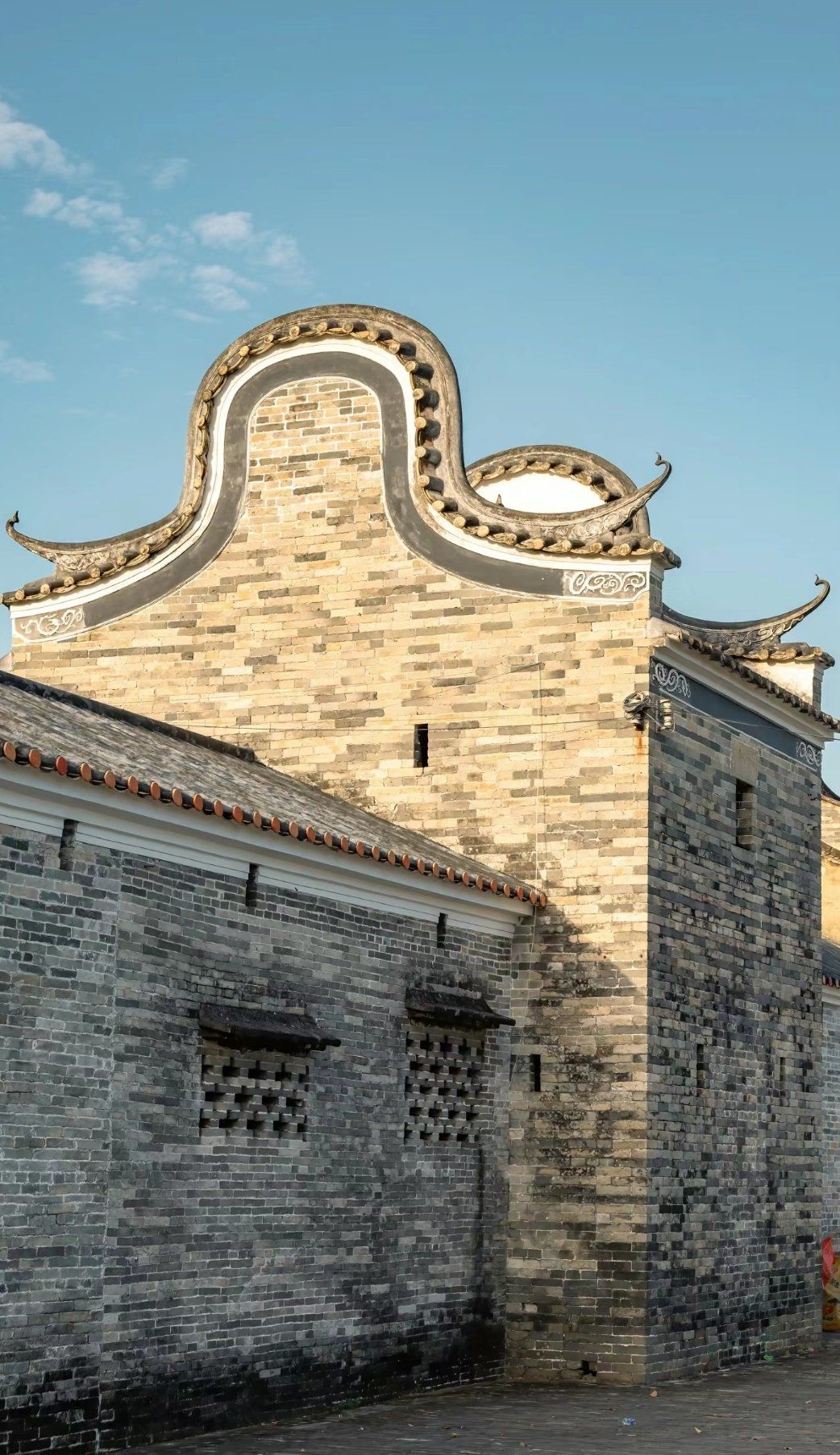 720年的历史,是粤北地区保存最完整,规模最大的传统民居建筑群之一