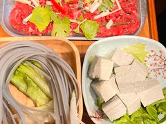 -野山舂·贵州现舂酸汤火锅(鸿通城店)